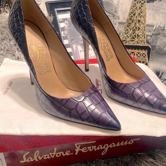 🔥🔥SALVATORE FERRAGAMO HEELS 💃🏻 LIKE NEW 💃🏻🔥🔥❤️💃🏻 - Picture 2 of 9